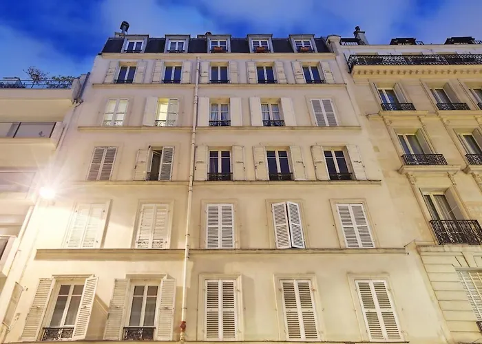 Elegant Bright In Prestigious 7th Arrondissement Париж